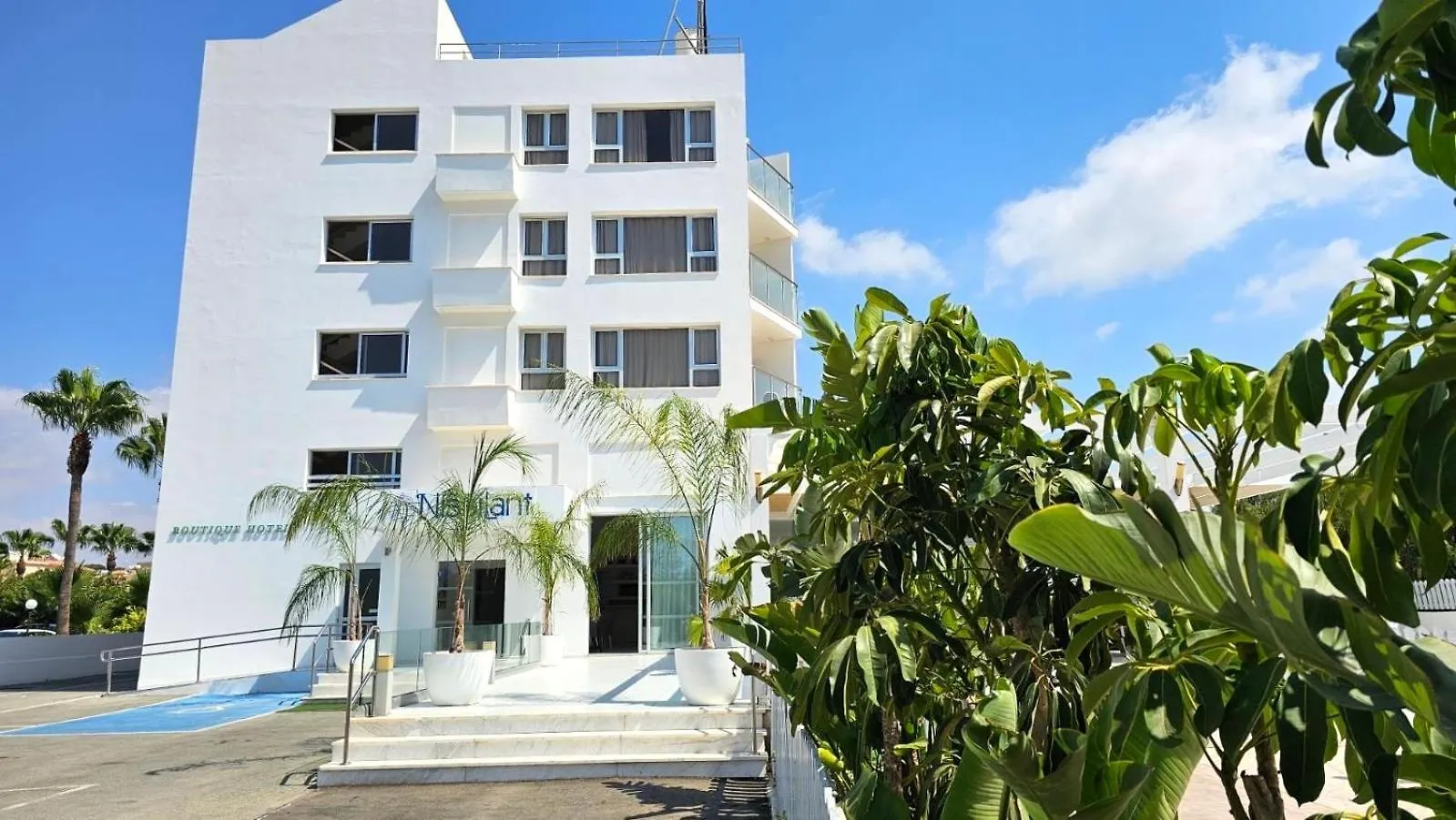 Kontakte von Nissilant Hotel & Suites